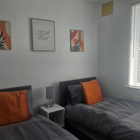 St Albans City Stays - Near Luton Airport - St Albans Abbey & City Train Station - Close To London- Harry Potter World - The Odyssey Cinema - Abbey Cathedral- Contractors I Business I Leisure- Sleeps Upto 6 People Luaran gambar