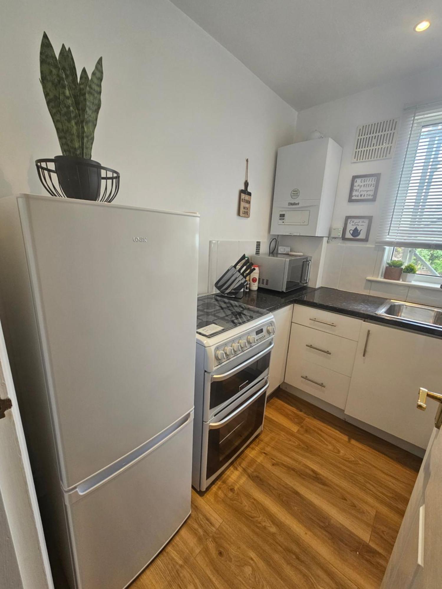 St Albans City Stays - Near Luton Airport - St Albans Abbey & City Train Station - Close To London- Harry Potter World - The Odyssey Cinema - Abbey Cathedral- Contractors I Business I Leisure- Sleeps Upto 6 People Luaran gambar