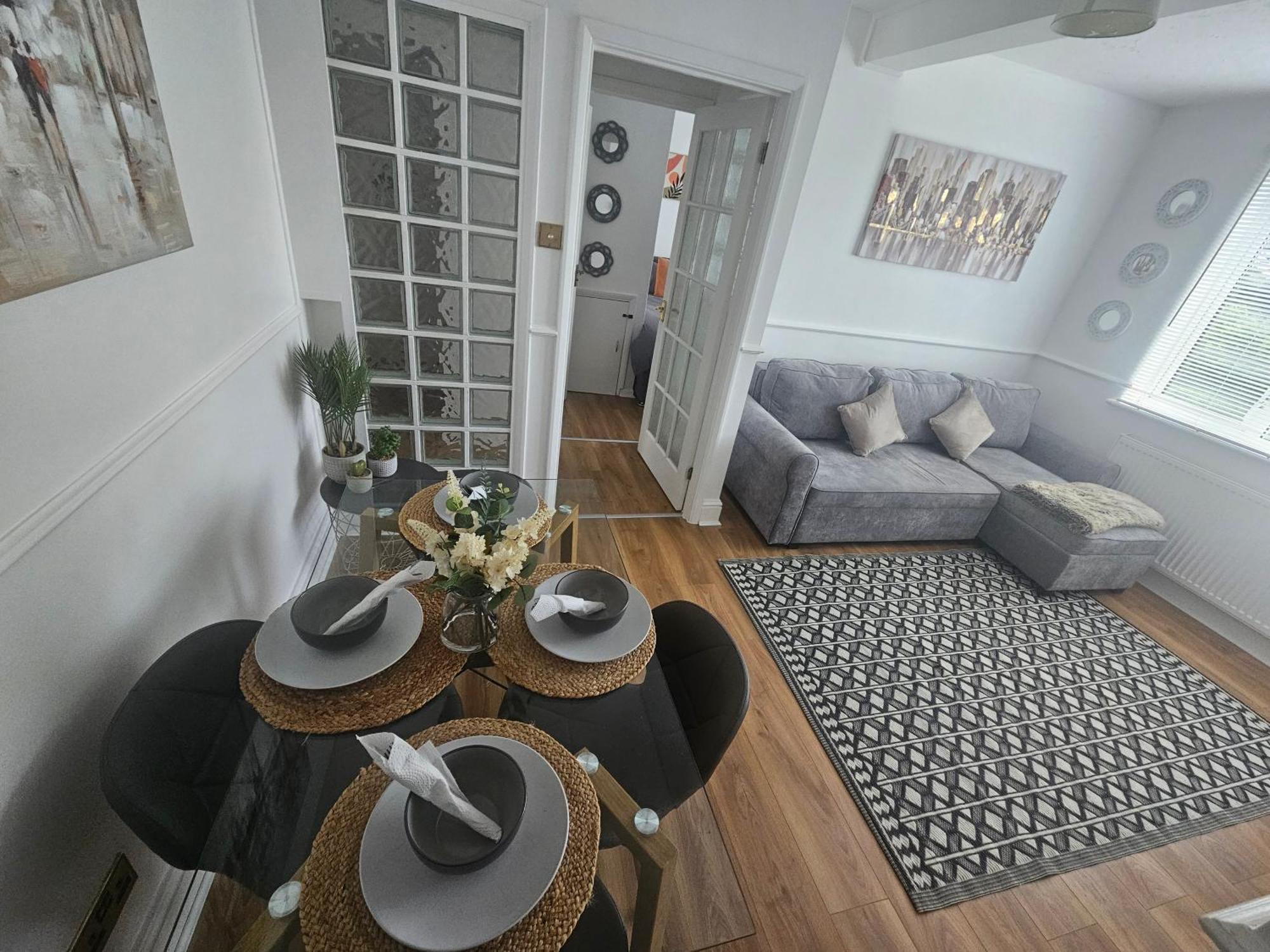 St Albans City Stays - Near Luton Airport - St Albans Abbey & City Train Station - Close To London- Harry Potter World - The Odyssey Cinema - Abbey Cathedral- Contractors I Business I Leisure- Sleeps Upto 6 People Luaran gambar